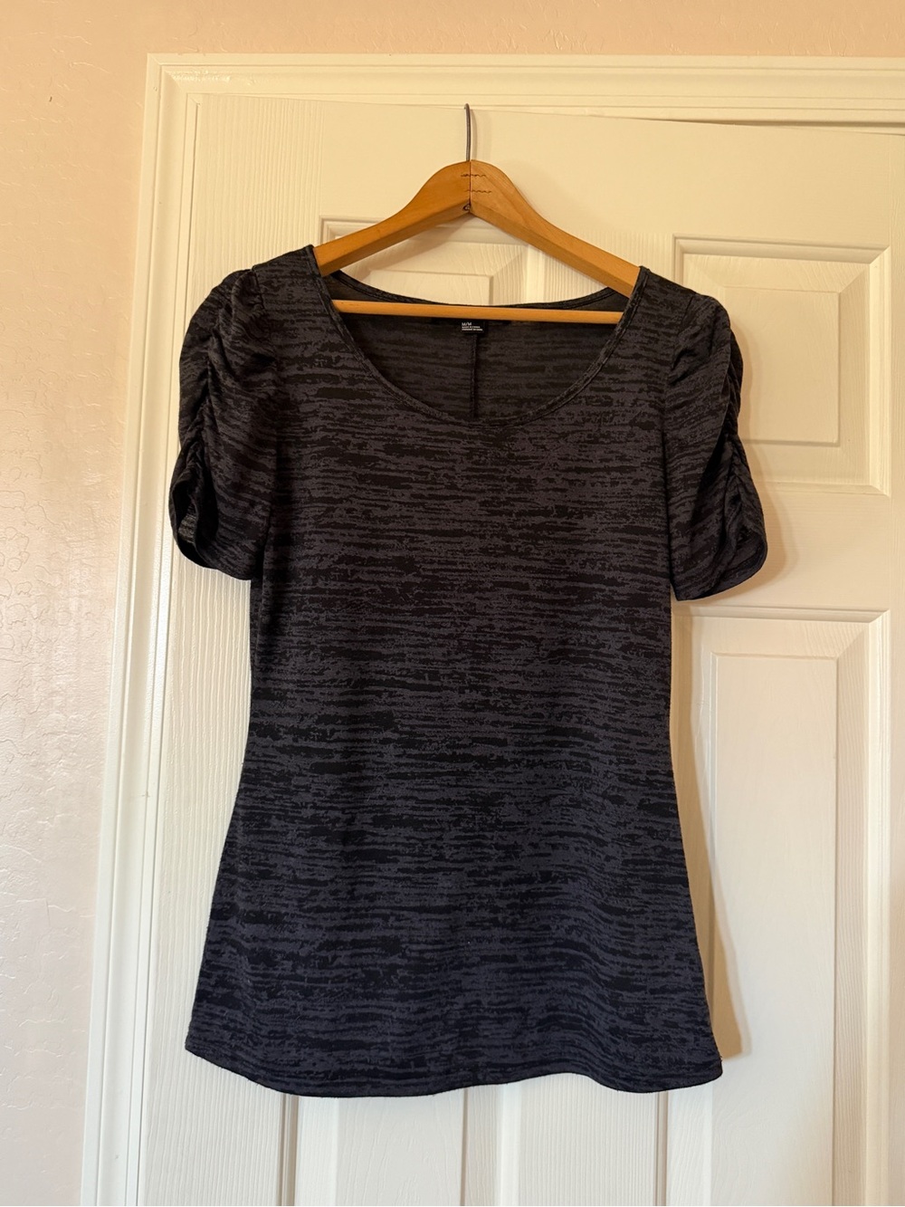 Forever 21 Classic Black and Gray Scoop Neck Top - Women Size M